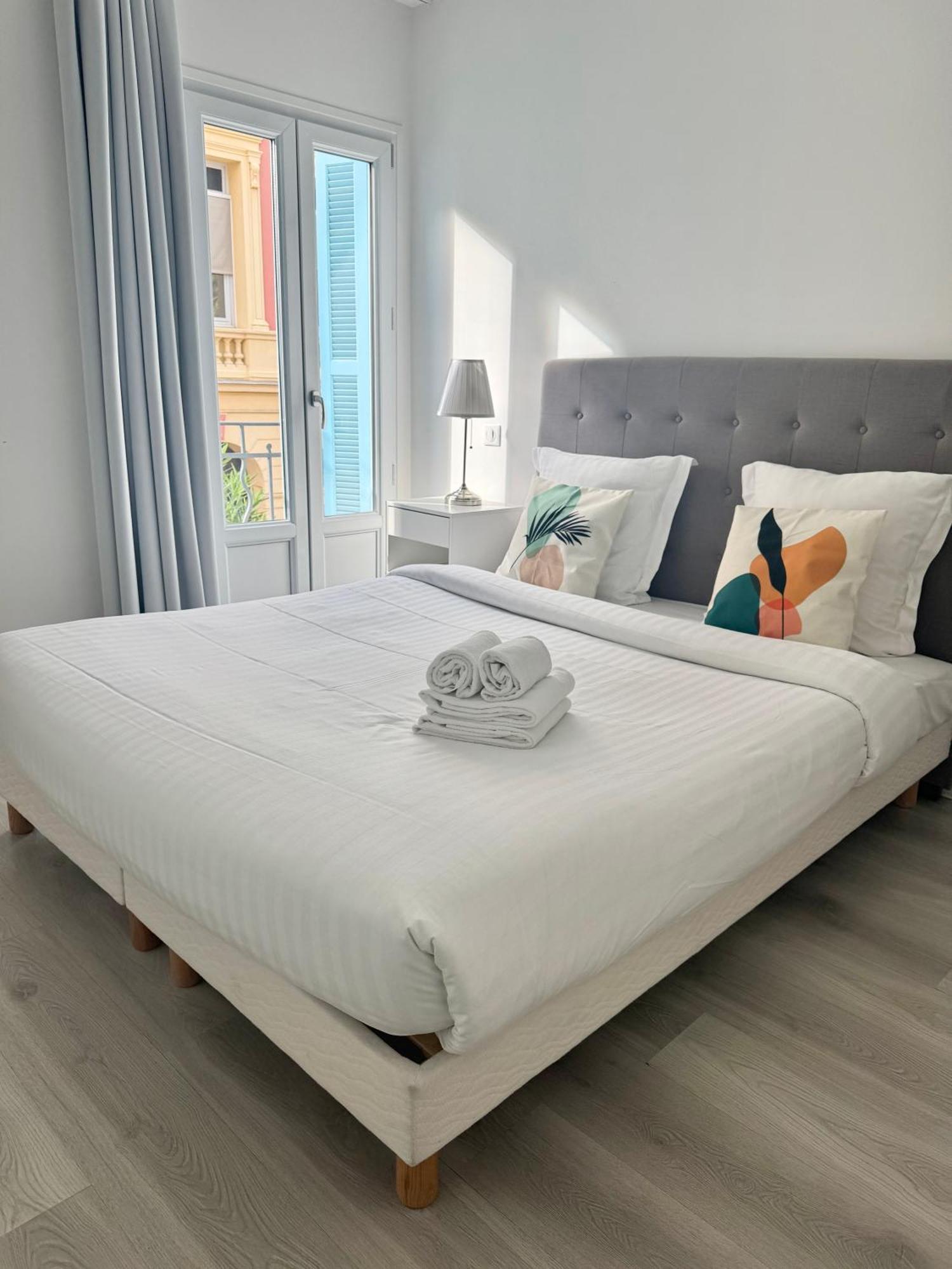 Republique Appartements ม็องตง ภายนอก รูปภาพ