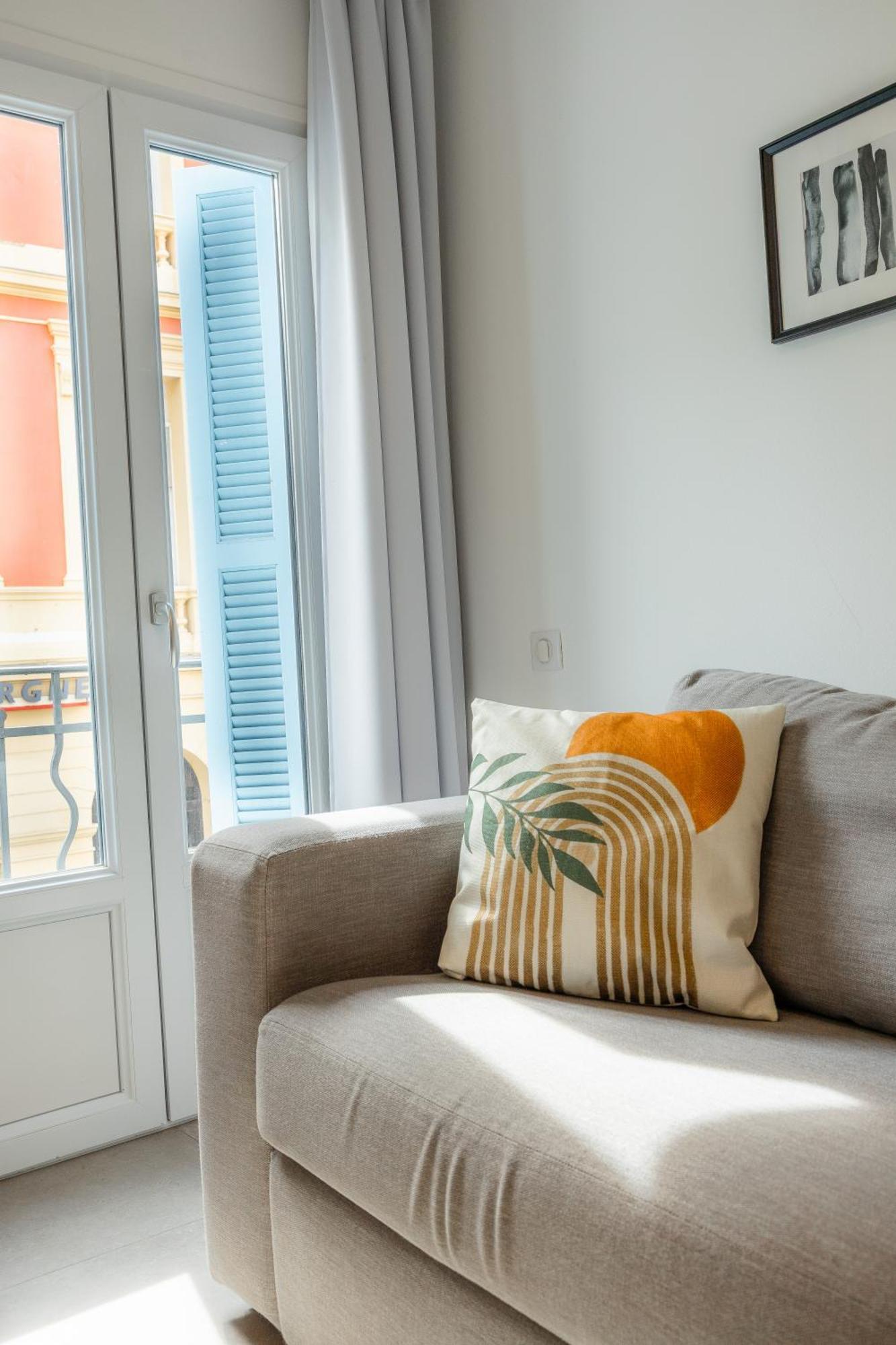 Republique Appartements ม็องตง ภายนอก รูปภาพ
