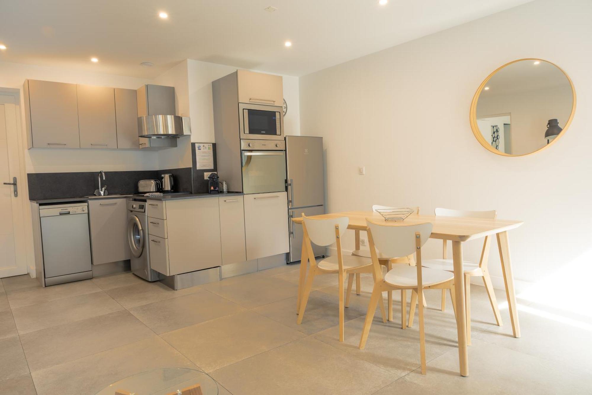 Republique Appartements ม็องตง ภายนอก รูปภาพ
