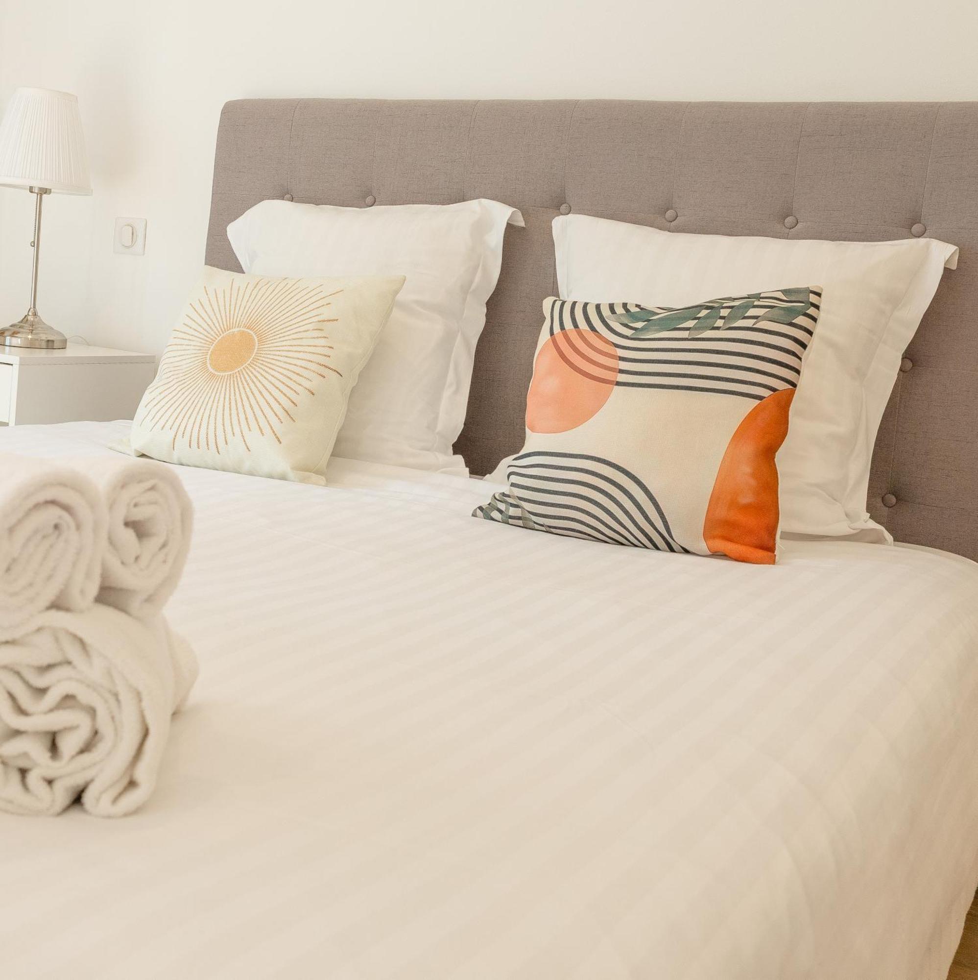 Republique Appartements ม็องตง ภายนอก รูปภาพ