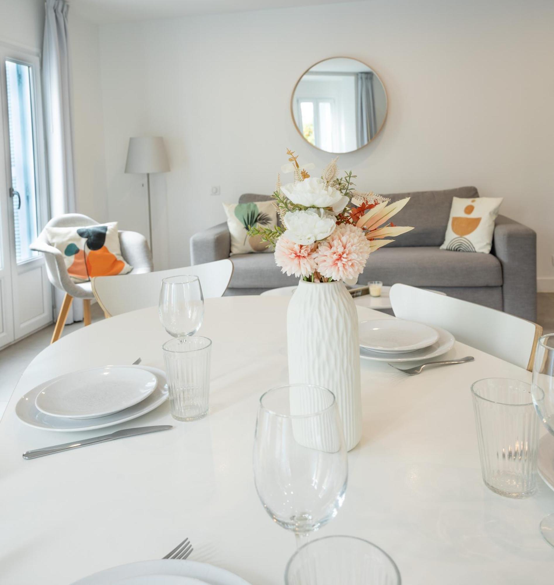 Republique Appartements ม็องตง ภายนอก รูปภาพ